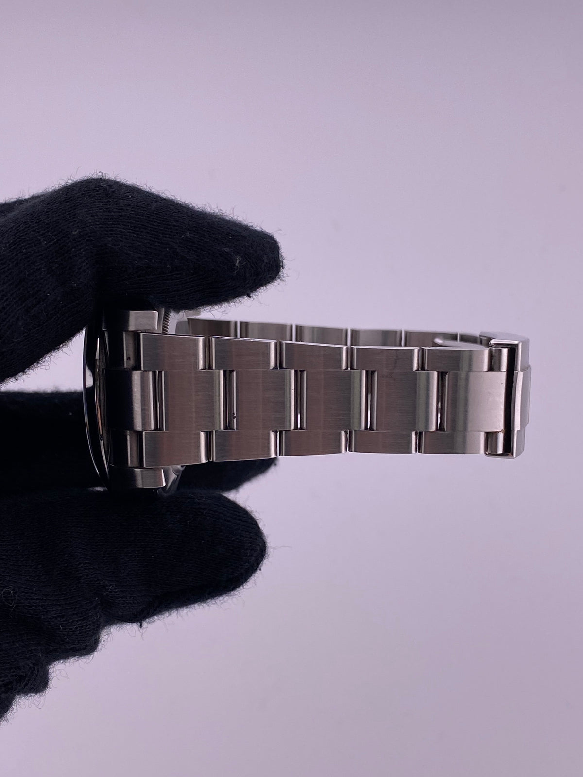Rolex Airking Black Dial on Oyster Ref. 116900 Card 2017 — view 5