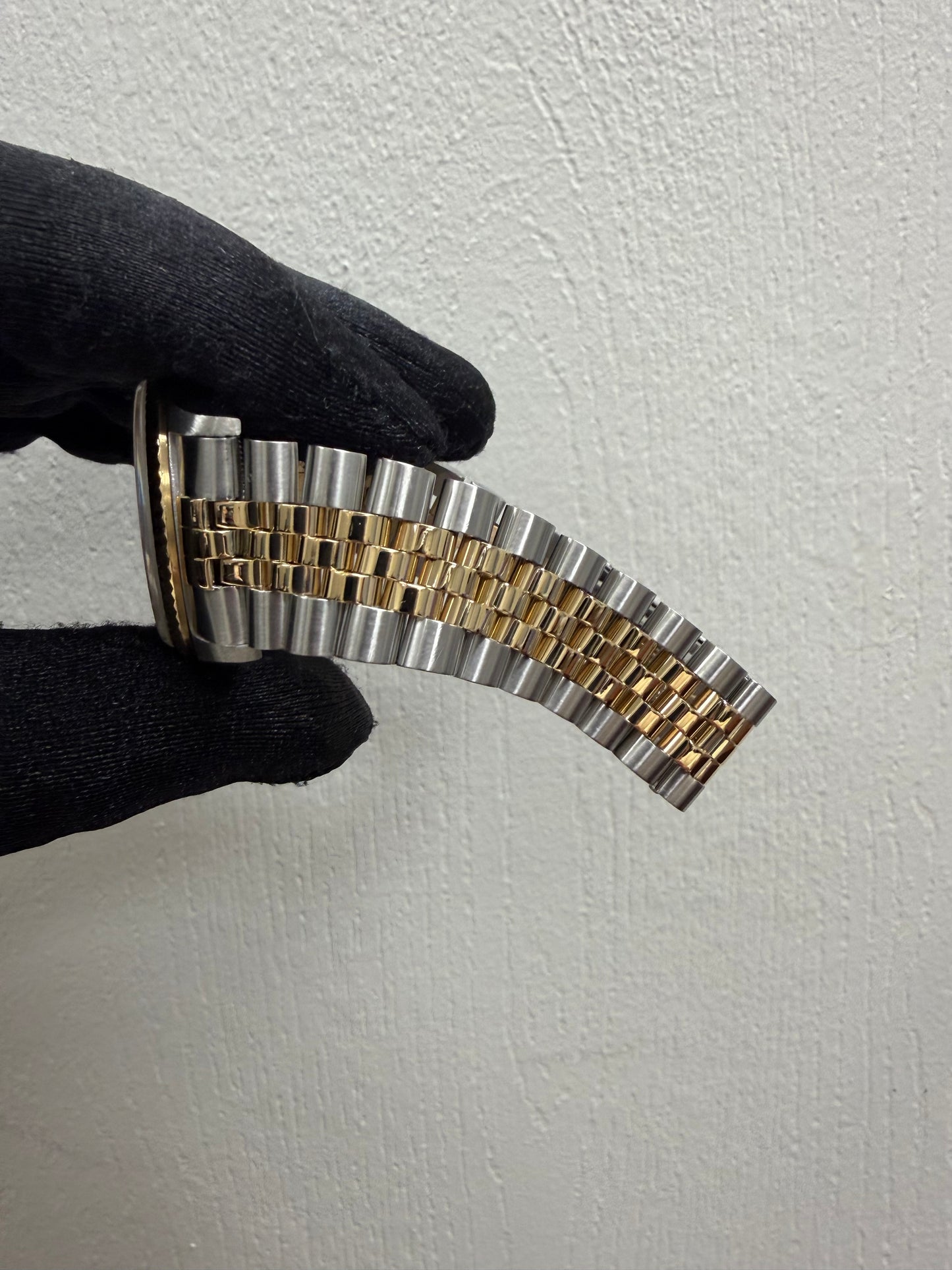 Rolex Datejust Champagne Diamond Dial on Jubilee Ref. 16233 1995 — view 4