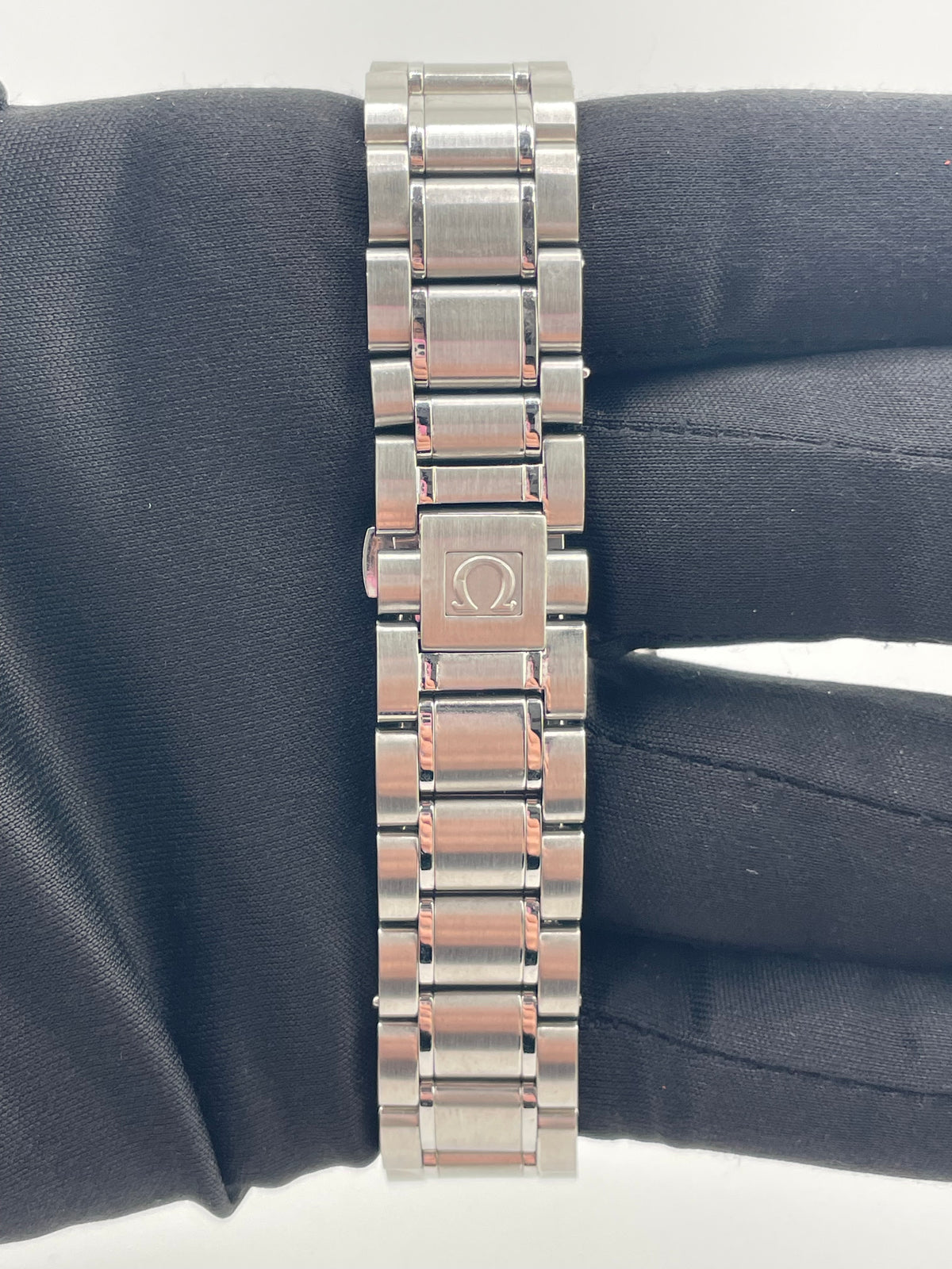 Omega Speedmaster Date Silver Dial on Stainless Steel Bracelet Ref. 3513.30 Complete 2014 — view 4