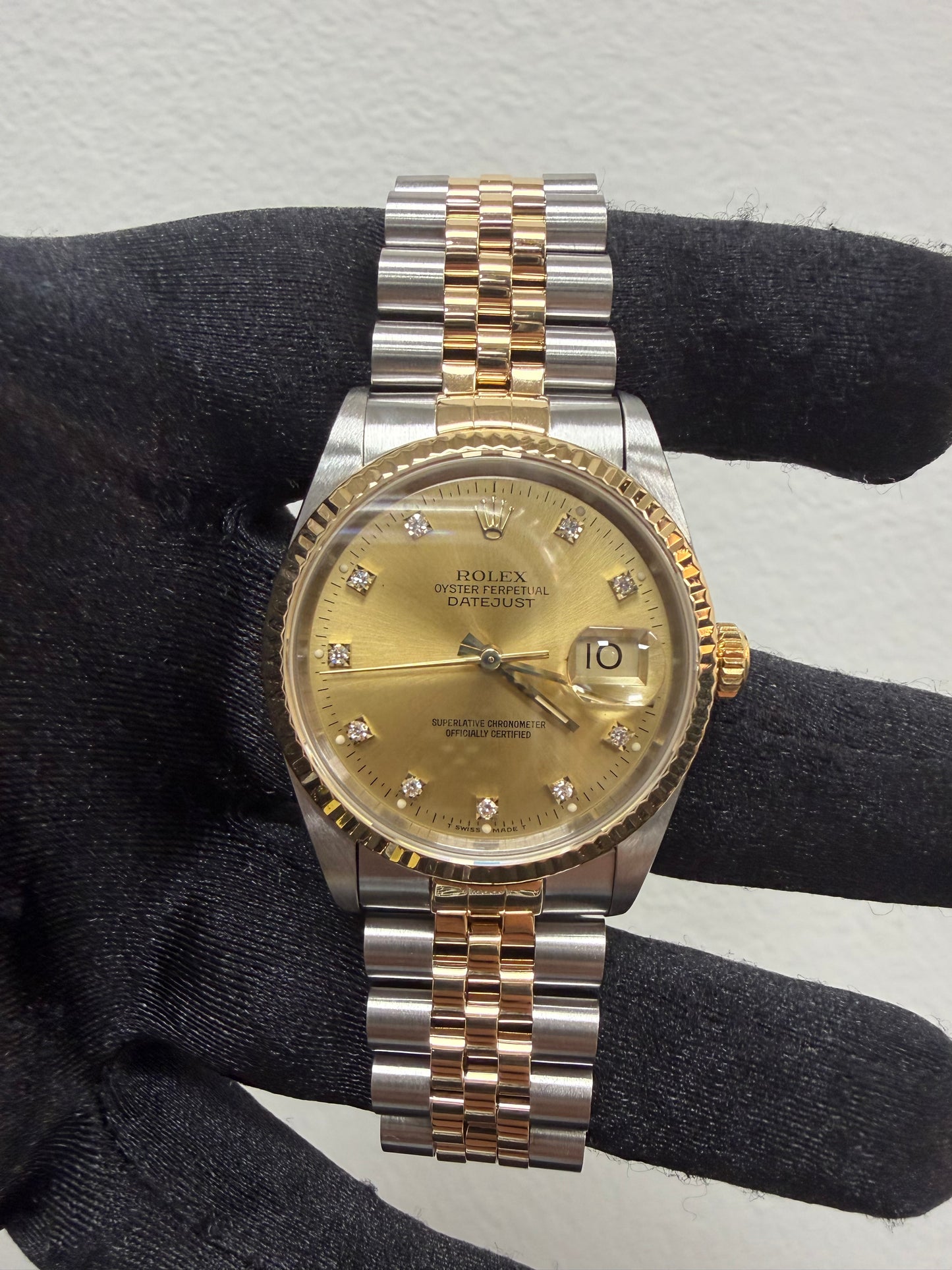 Rolex Datejust 36 Champagne Diamond Dial on Jubilee Ref. 16233 Papers 1988 — view 2