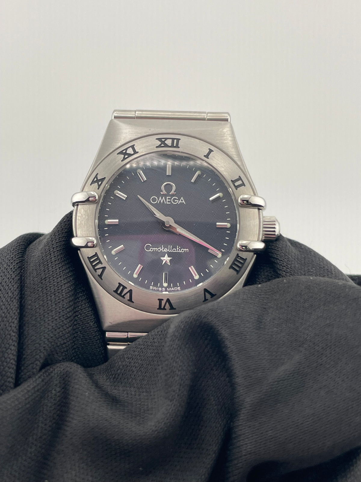 Omega Constellation Navy Gray Dial on Stainless Steel Bracelet Ref. 1562.40.00 Card Open Date — view 3