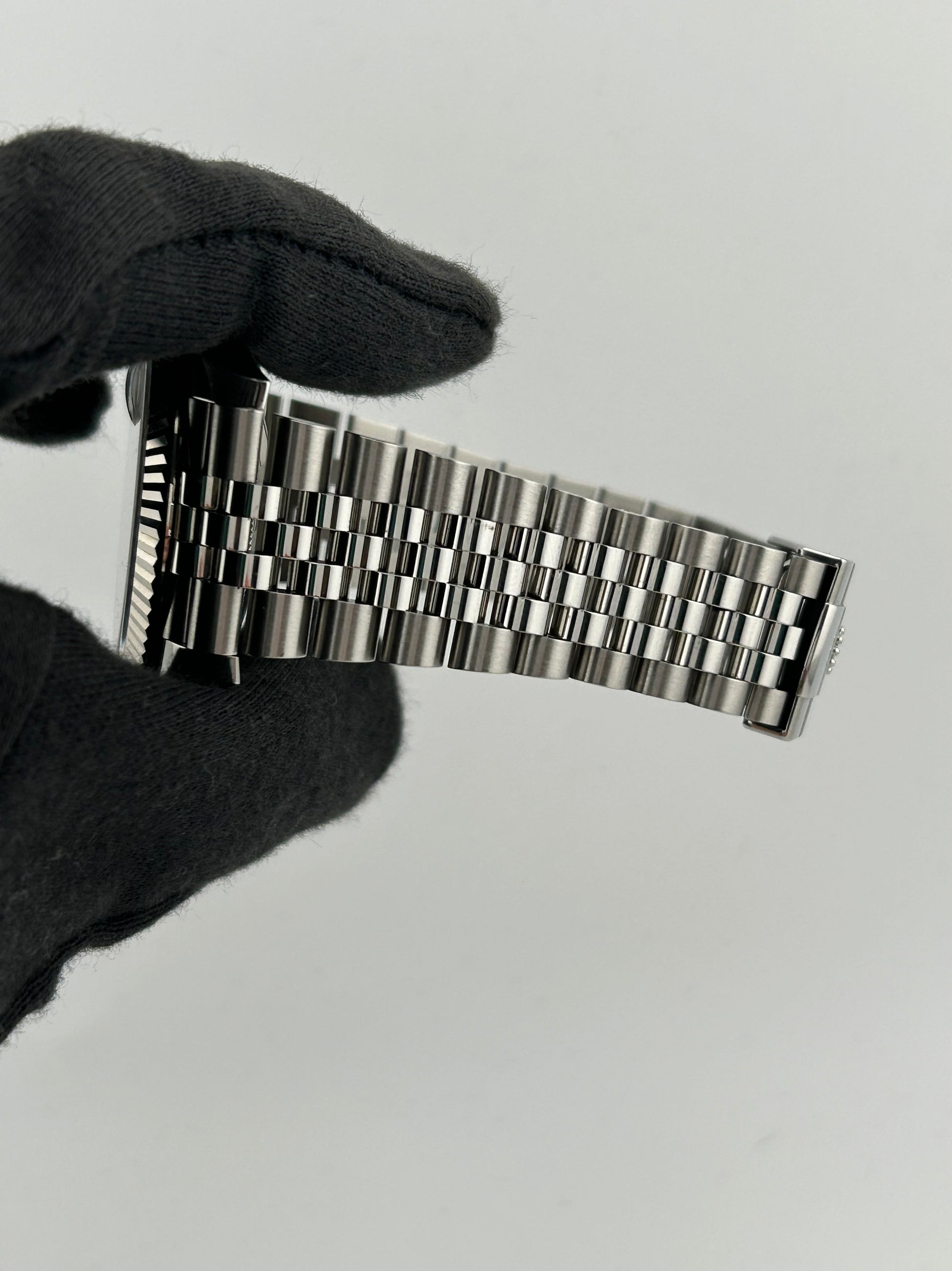 Rolex Datejust 41 Blue Roman Numerals Dial on Jubilee D Link Bracelet Ref. 126334 Card 2024 — view 5