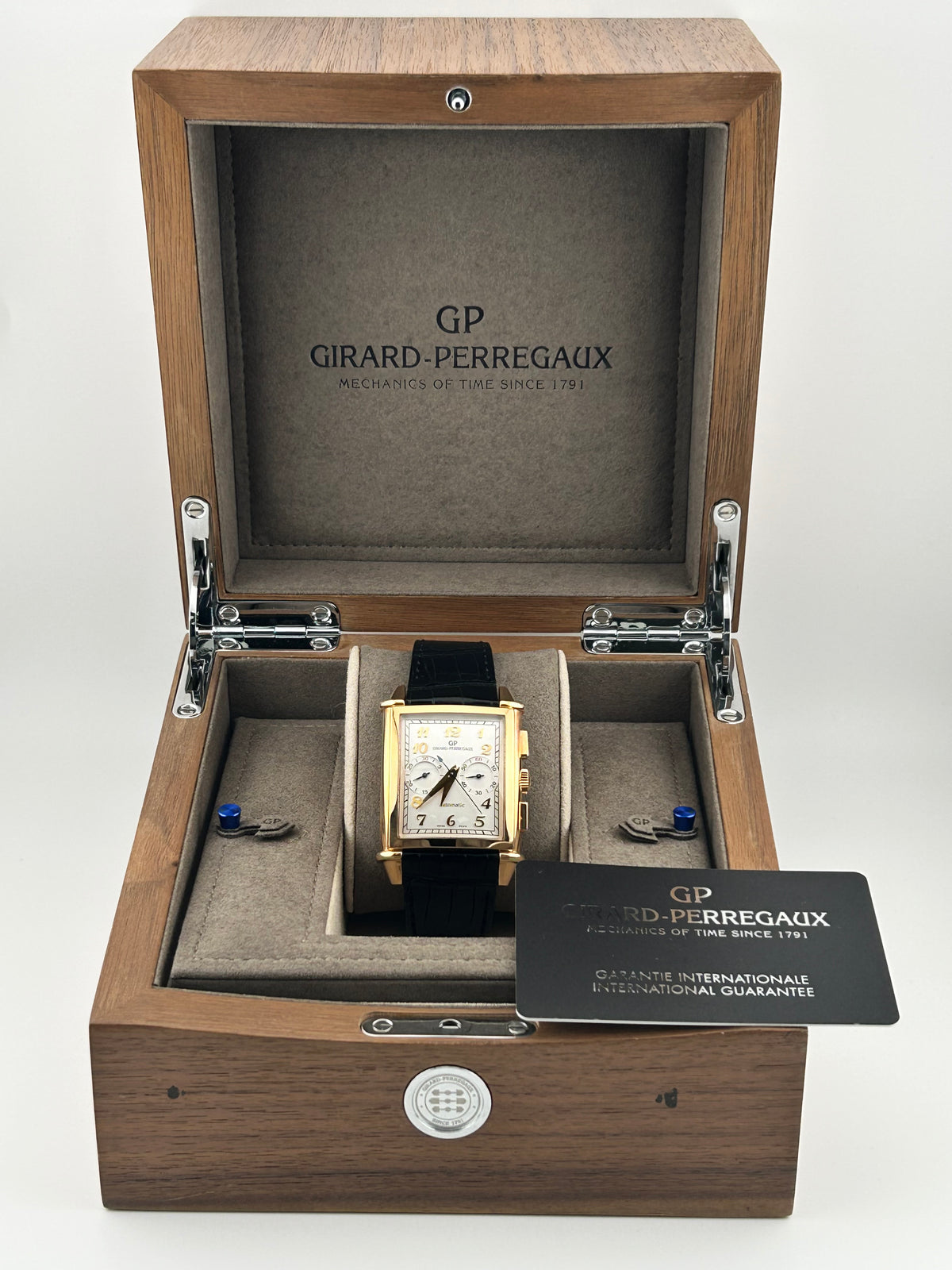 Girard Perregaux 1945 XXL White Dial on Leather Ref. 25883-25-121-BB6C Complete 2016 — view 6