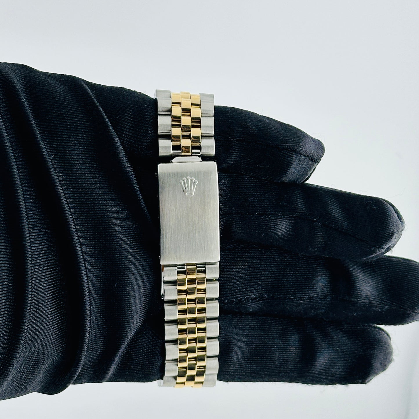 Rolex Datejust Champagne Roman Dial on D Link Jubilee Ref. 16233 Papers 1997 — view 4