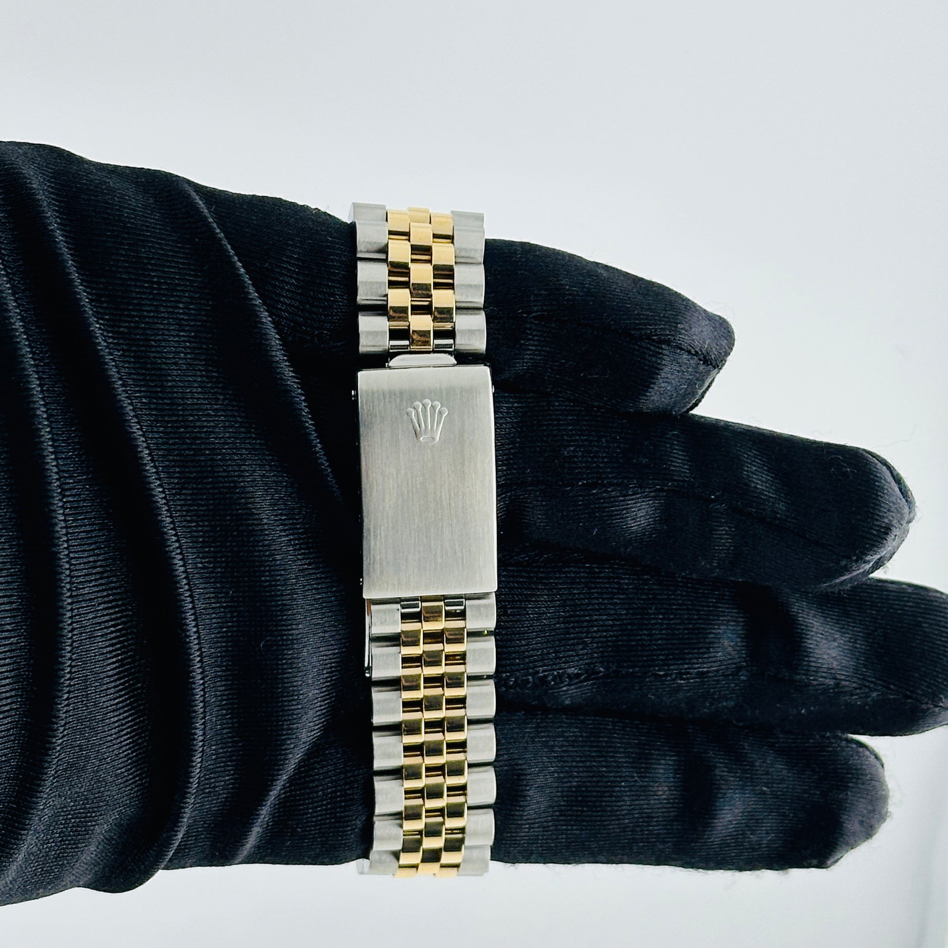 Rolex Datejust Champagne Roman Dial on D Link Jubilee Ref. 16233 Papers 1997 — view 4