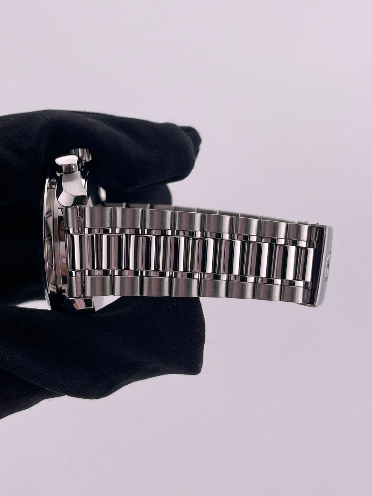 Omega Speedmaster Reduced Black Dial on Stainless Steel Bracelet Ref. 3510.5 — view 5