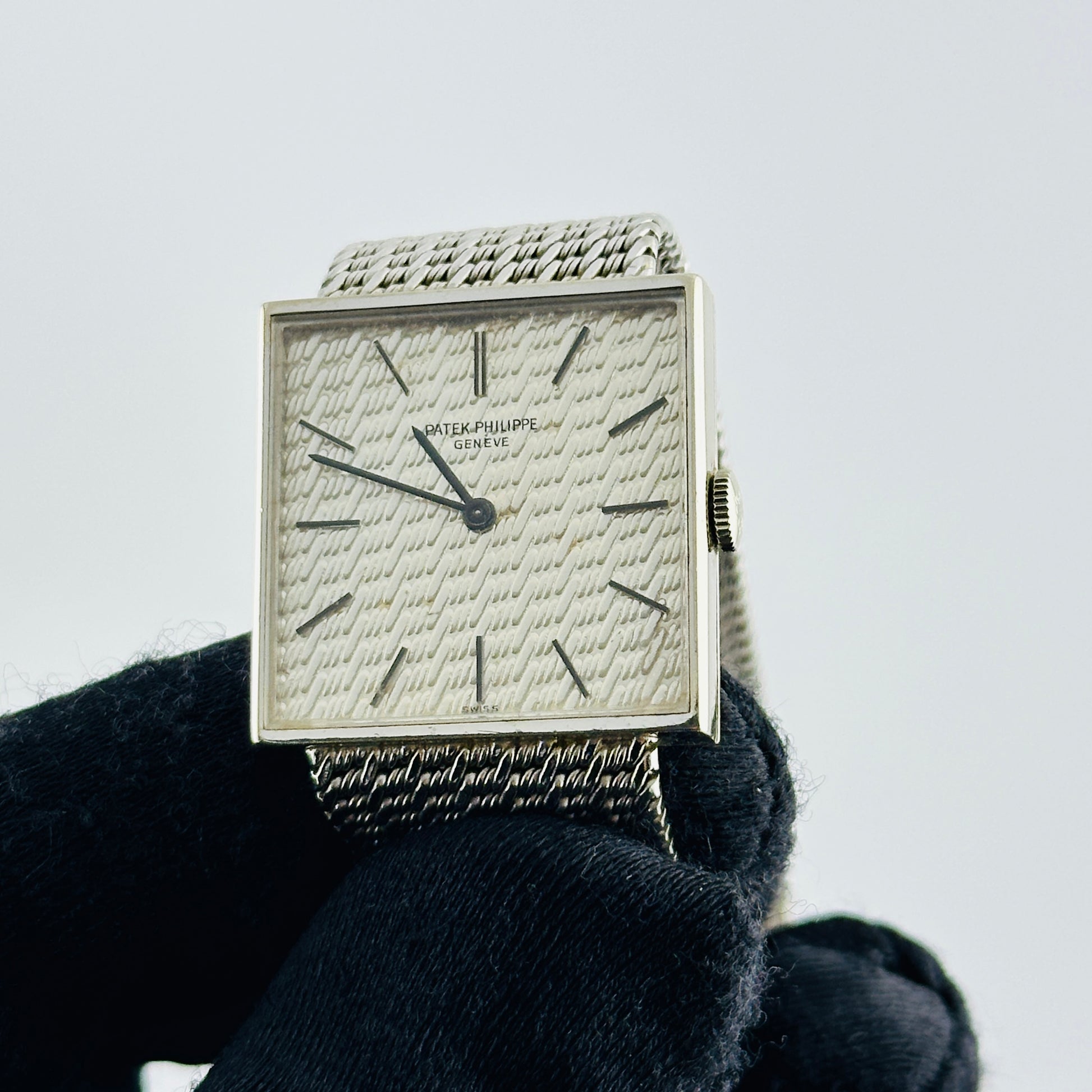 Patek Philippe Gondolo Silver Stick Dial on White Gold Mesh Bracelet Ref. 3430 — view 2