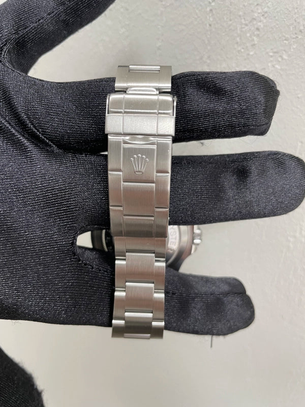 Rolex Sea-Dweller Black Dial on Oyster Ref 16600