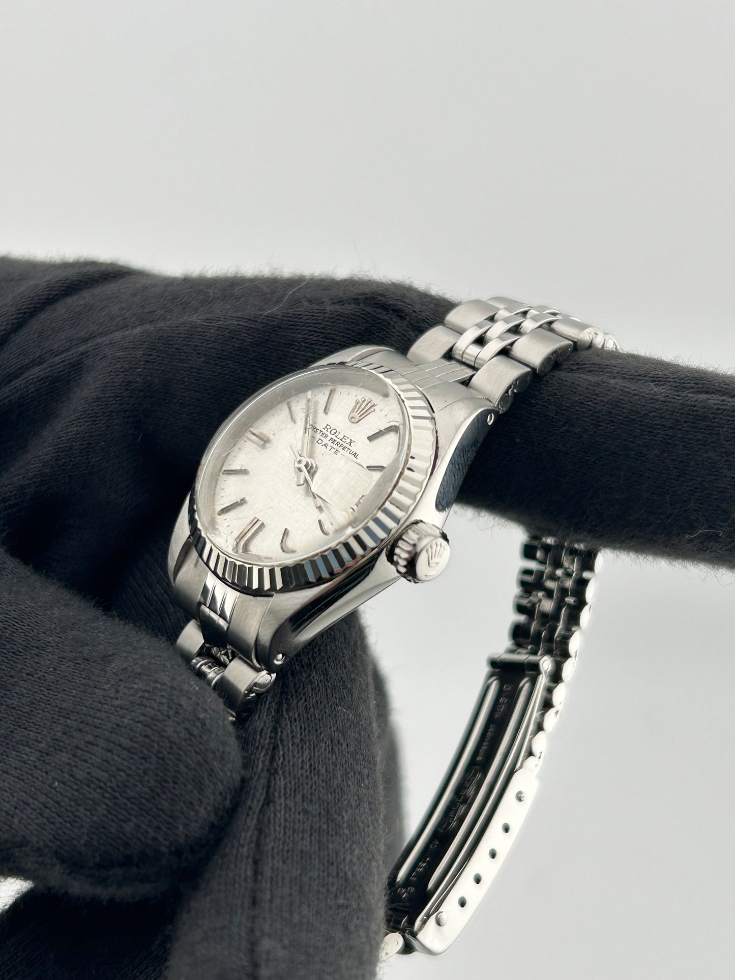 Rolex Datejust Lady Silver Linen Dial on Jubilee Ref. 6917 — view 3