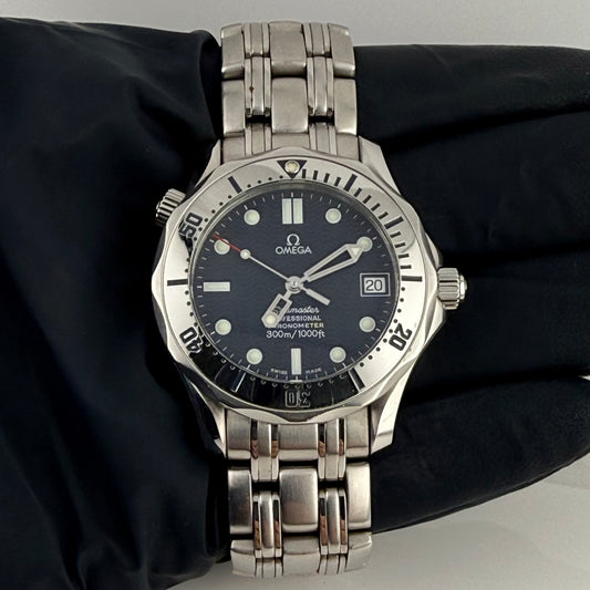Omega Seamaster 300M Blue Dial on Stainless Steel Ref. 2552.80.00 — view 2
