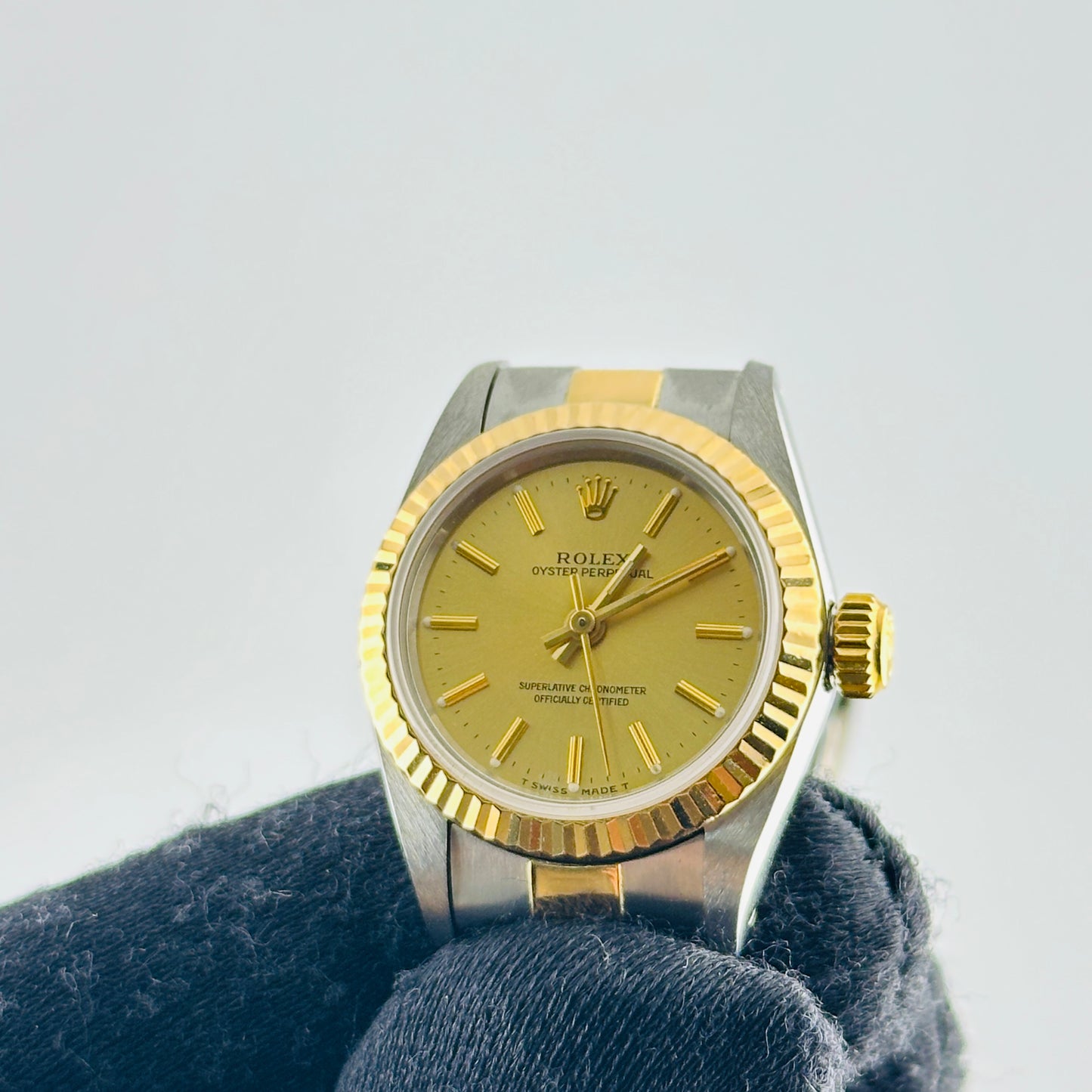 Rolex Oyster Perpetual Champagne Stick Dial on Oyster Bracelet Ref. 67193 1997 — view 3