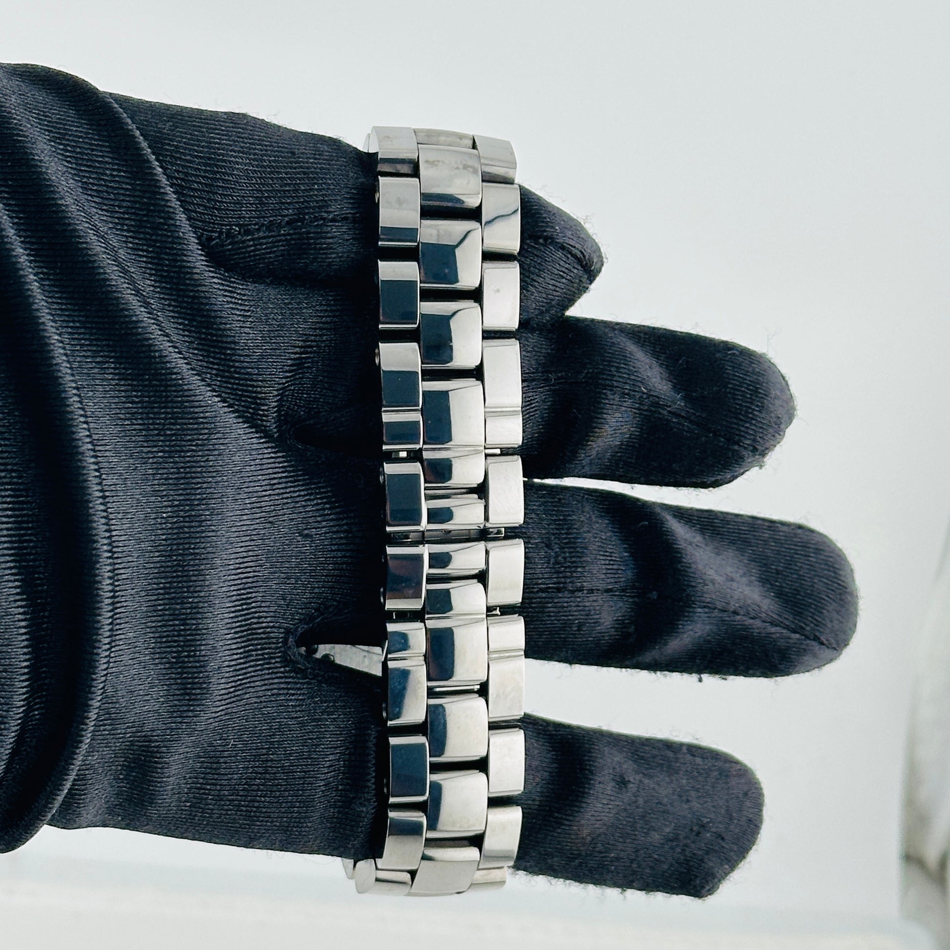 Chanel J12 Gray Dial on Ceramic Bracelet Ref. H3099 — view 4