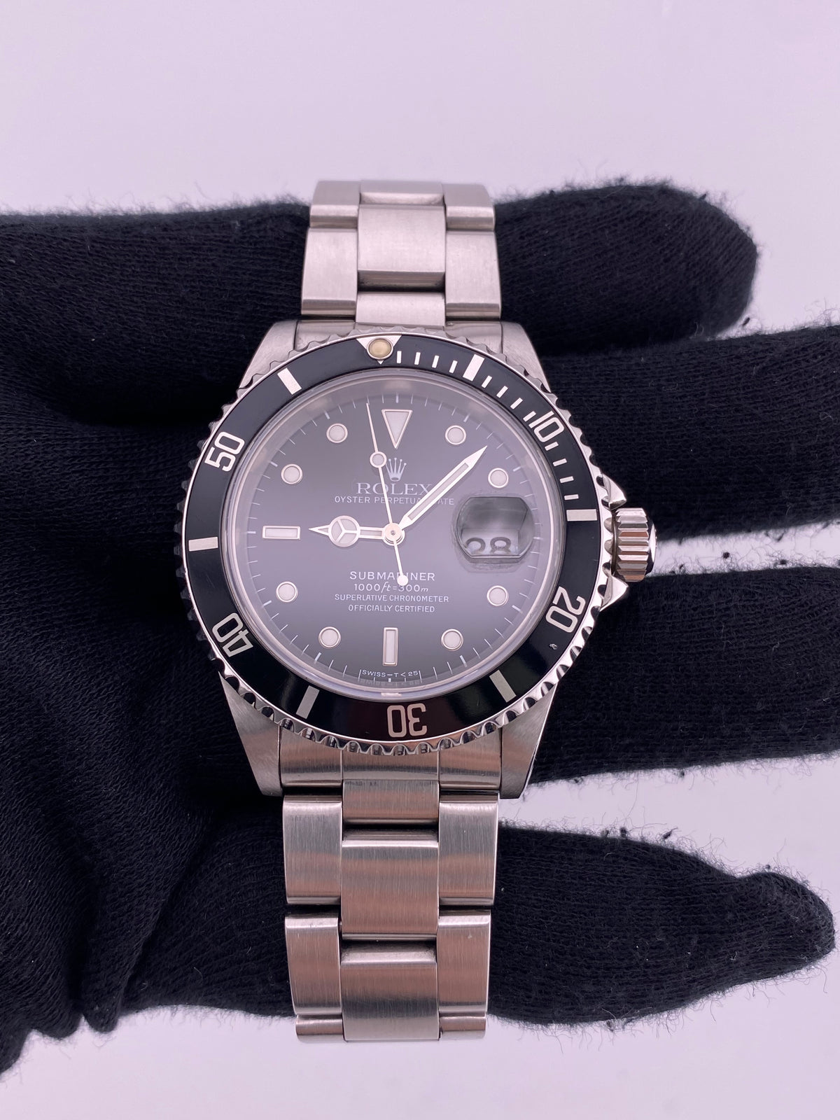 Rolex Submariner Black Dial on Oyster Ref. 16610 Papers Open Date — view 2