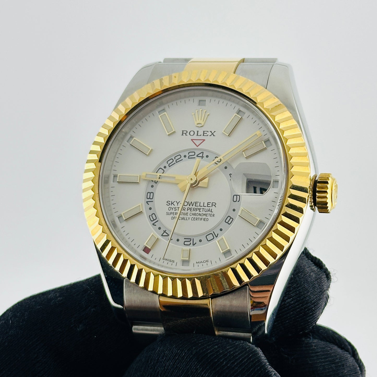 Rolex SkyDweller White Dial on Oyster Ref. 326933 Card 2021 — view 3