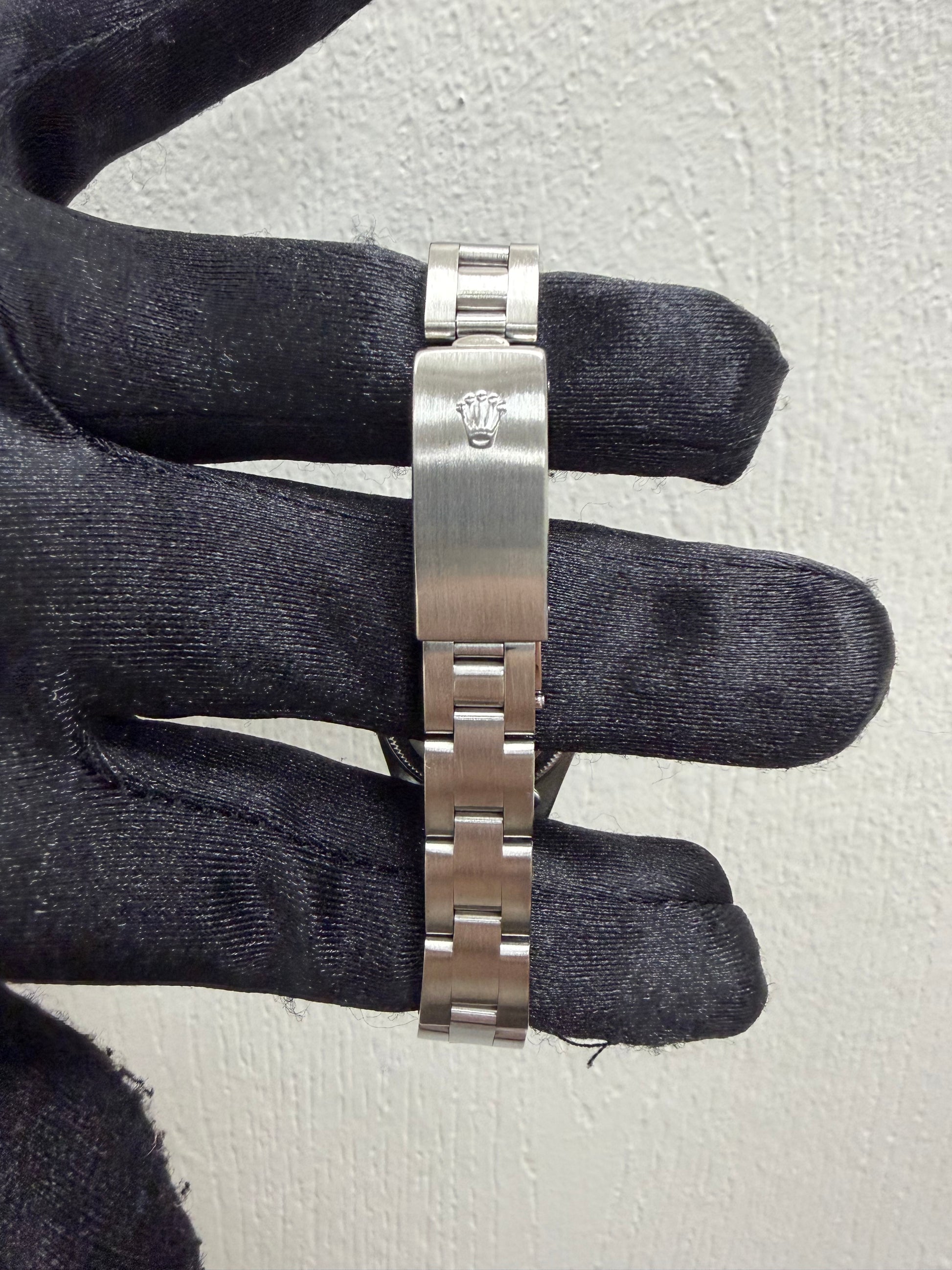 Rolex Datejust Silver Dial on Oyster Ref. 69190 1997 — view 3