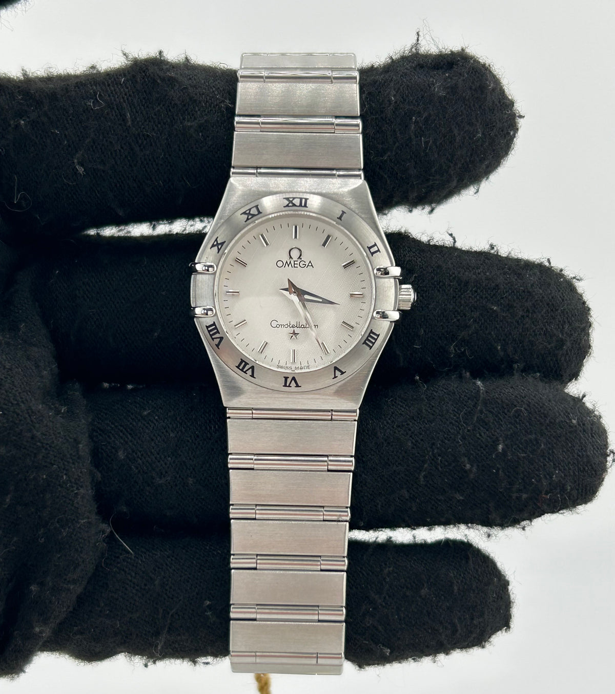 Omega Constellation Silver Dial on Stainless Steel Bracelet Ref. 1572.30.00 Card 2011 — view 2