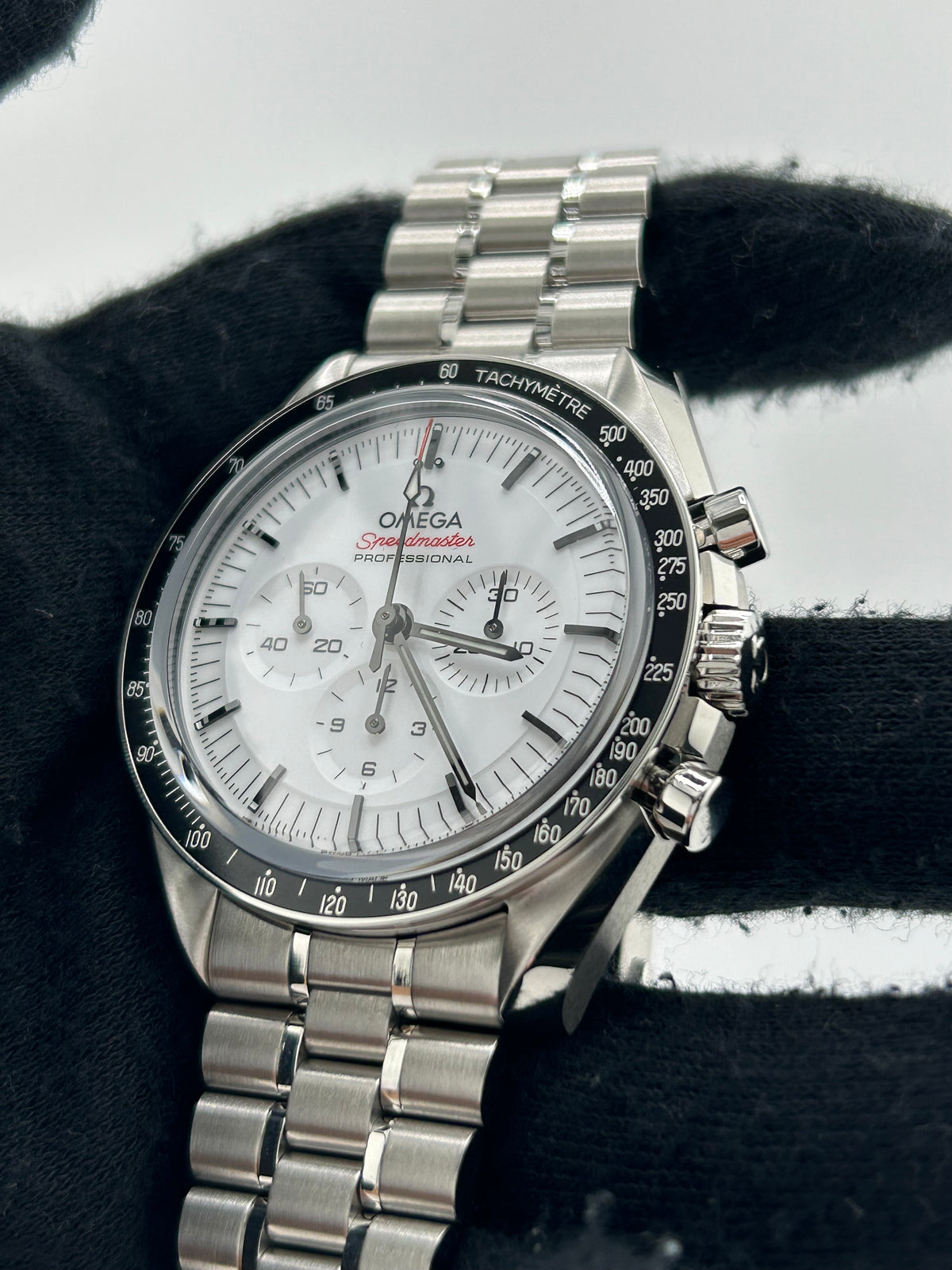 Omega Speedmaster Moonwatch Professional White Dial on Bracelet Ref. 310.30.42.50.04.001 Complete 2024 — view 3