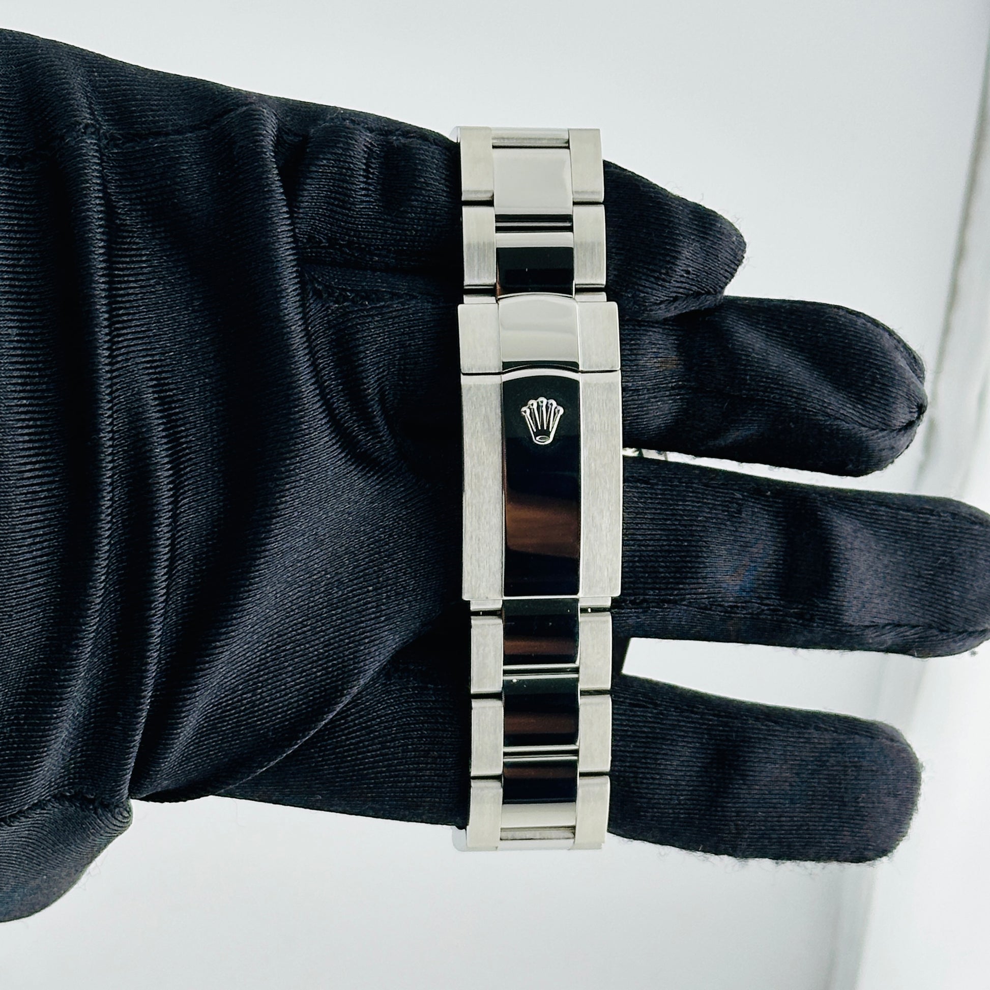 Rolex Sky Dweller Black Dial on Oyster Ref. 326934 Card 2022 — view 3
