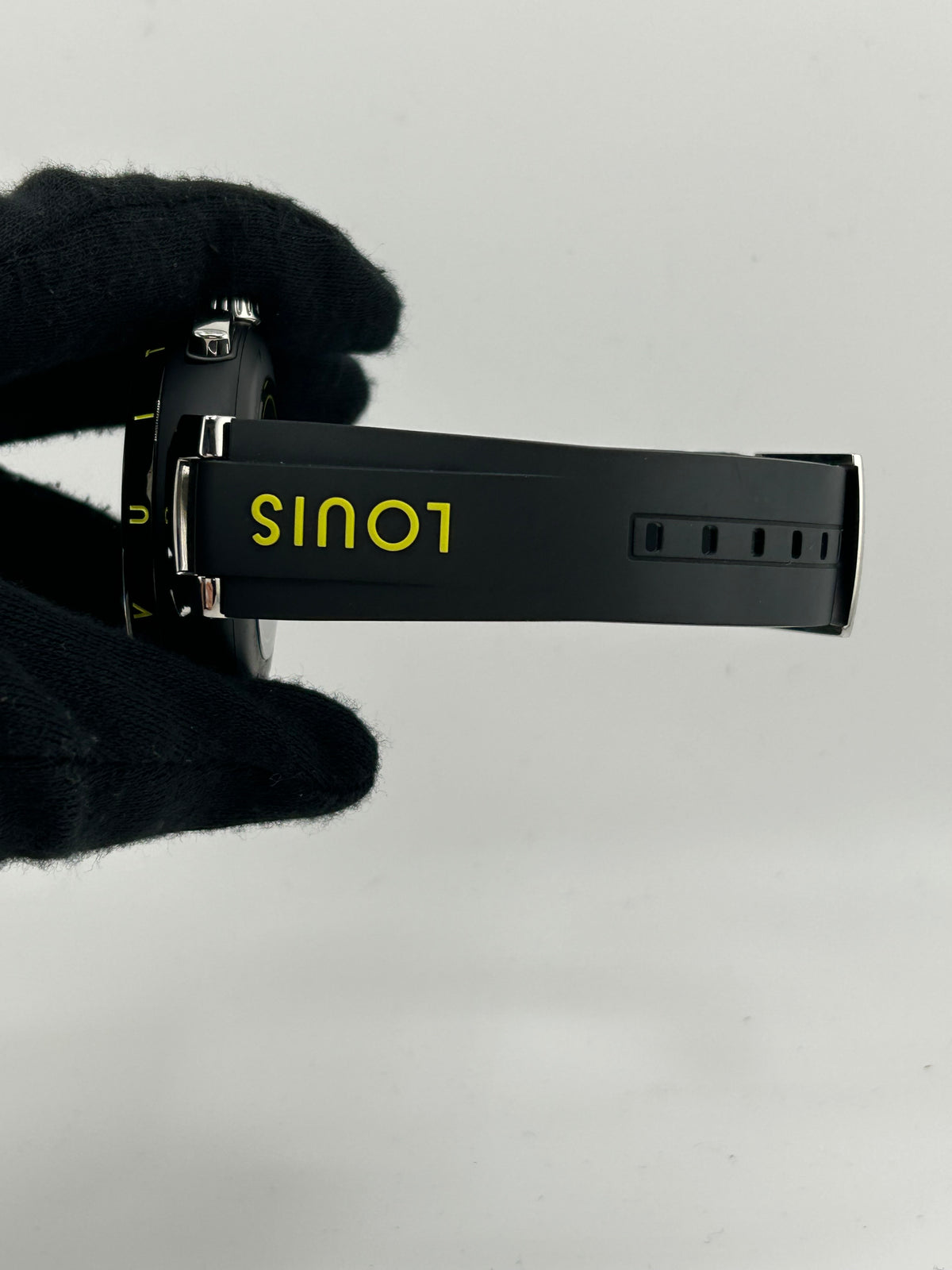 Louis Vuitton Tambour Street Diver Black Dial on Black Rubber Band Ref. QA167 — view 5