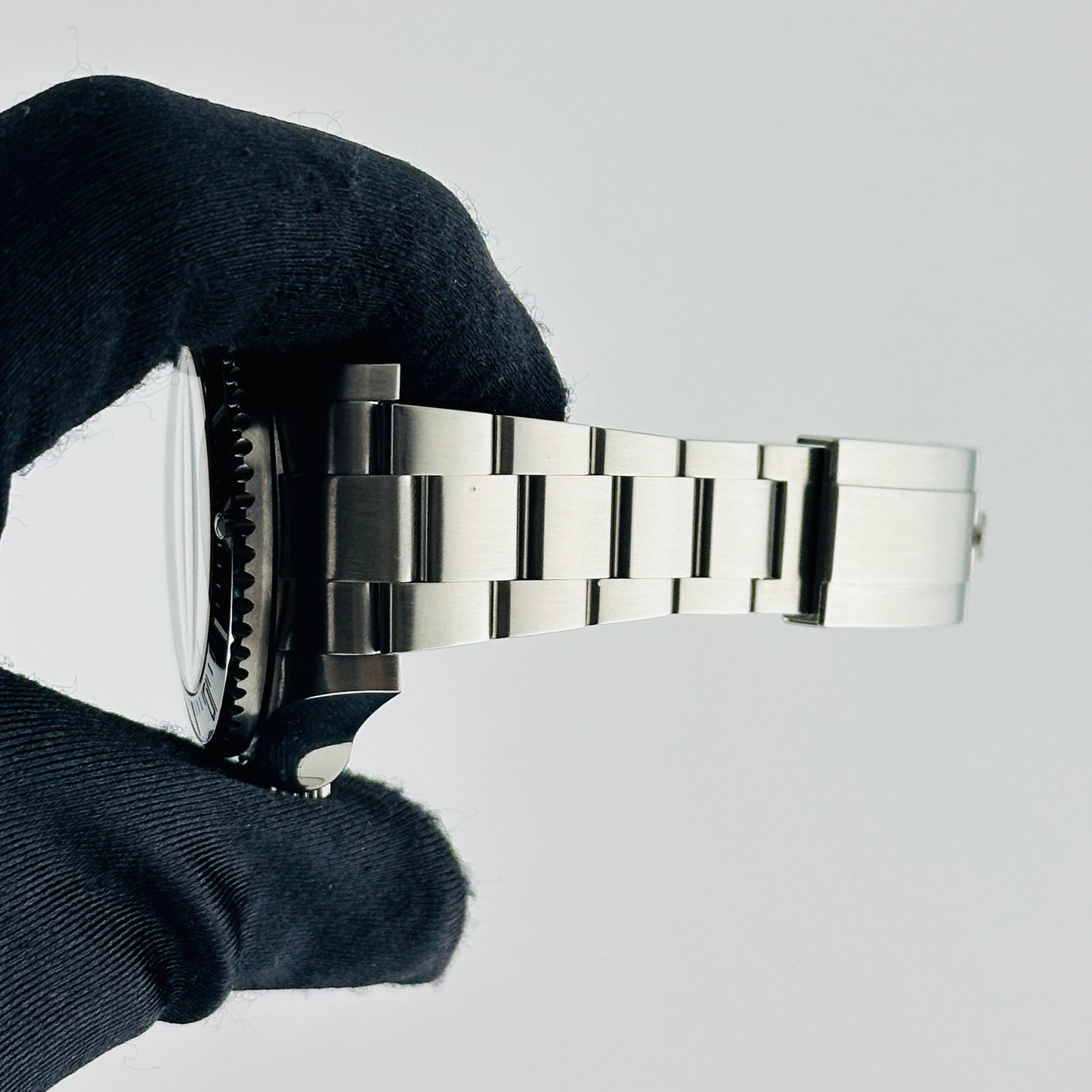 Rolex Sea-Dweller Deepsea Black Dial on Oyster Bracelet Ref. 116660 Card 2009 — view 5