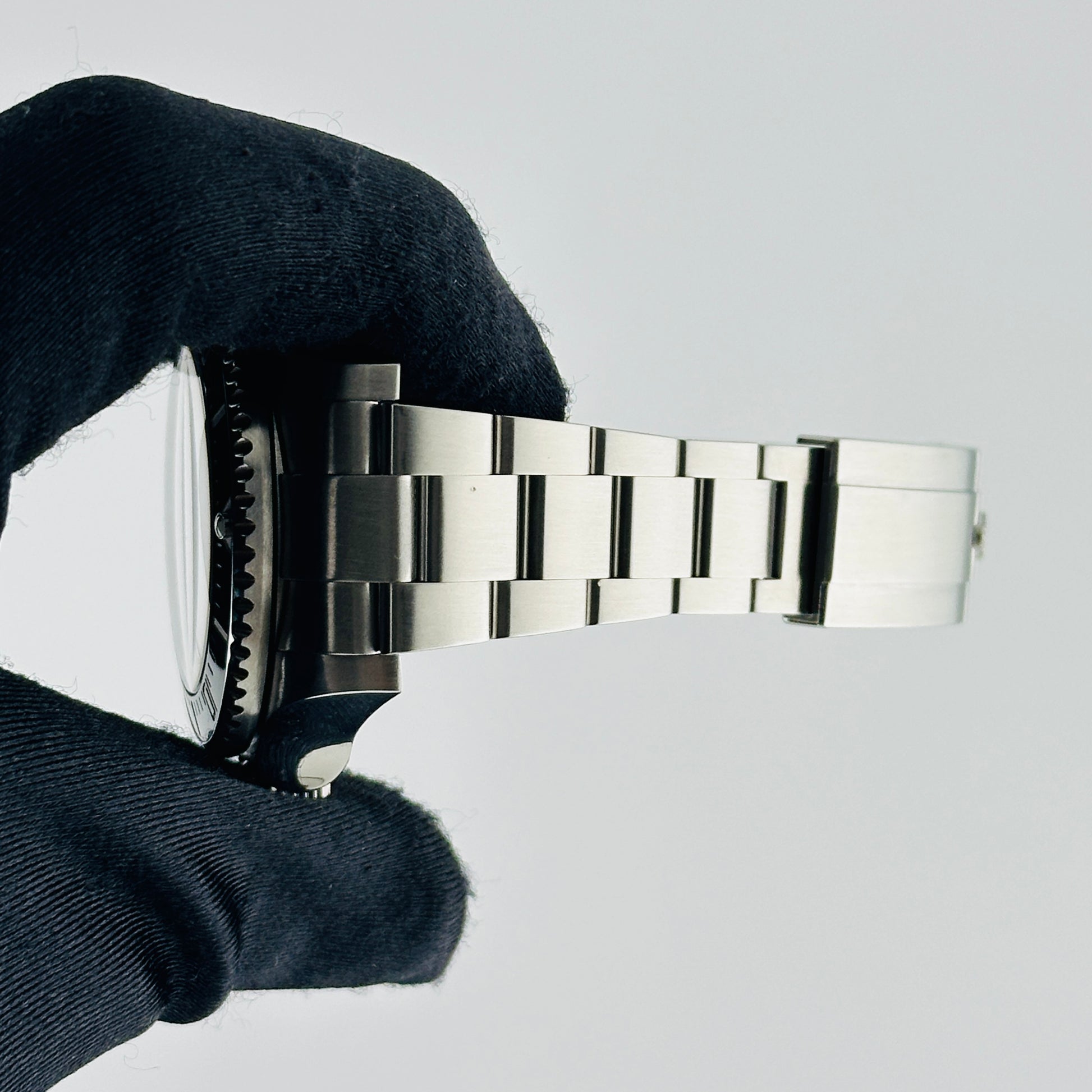 Rolex Sea-Dweller Deepsea Black Dial on Oyster Bracelet Ref. 116660 Card 2009 — view 5