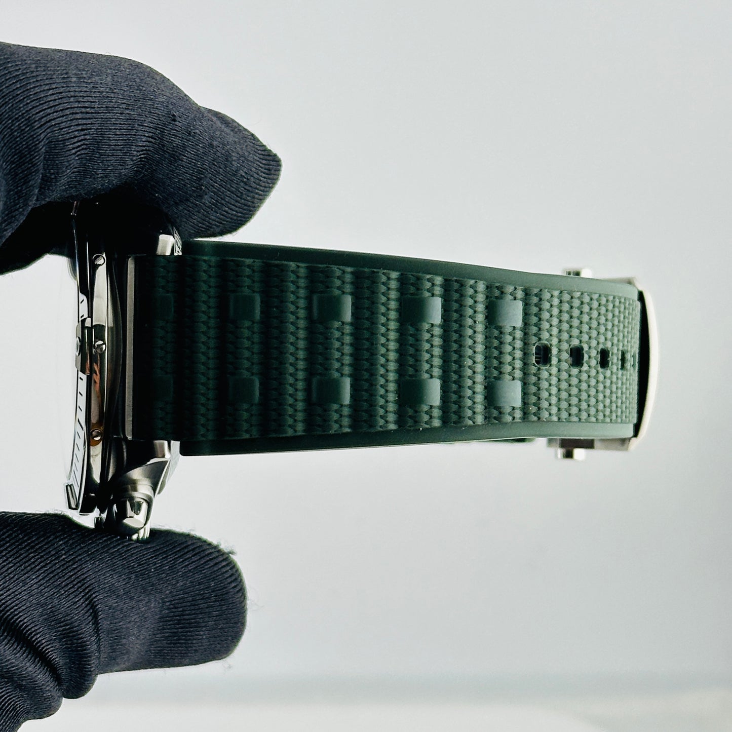 Breitling Chronomat B01 Green Dial on Rubber Strap Ref. AB0134101L2S1 Card Open Date — view 6