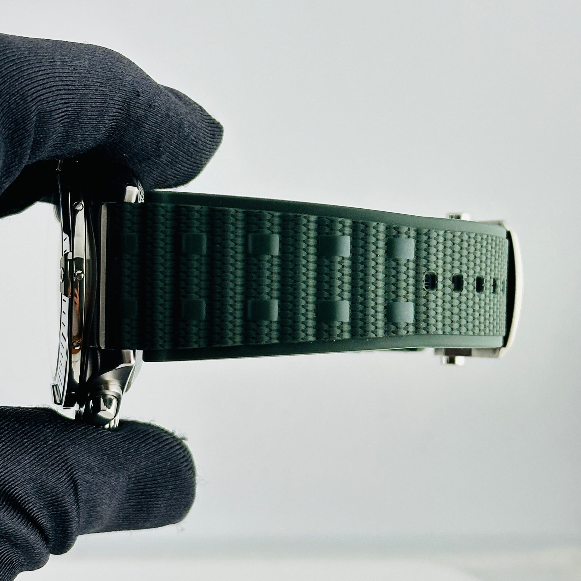 Breitling Chronomat B01 Green Dial on Rubber Strap Ref. AB0134101L2S1 Card Open Date — view 6