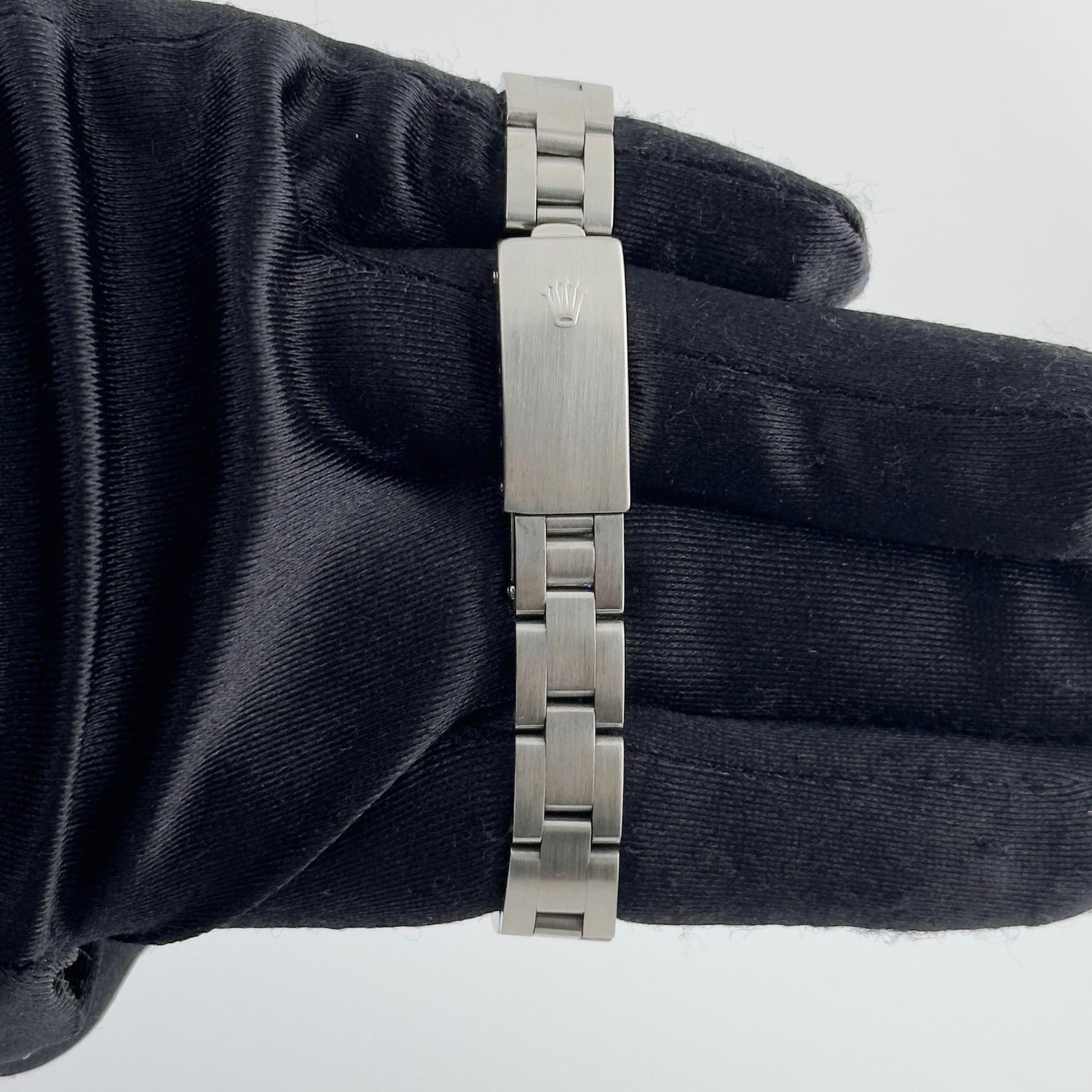 Rolex Oyster Perpetual White Roman Dial on Oyster Ref. 67230 Papers 1997 — view 3