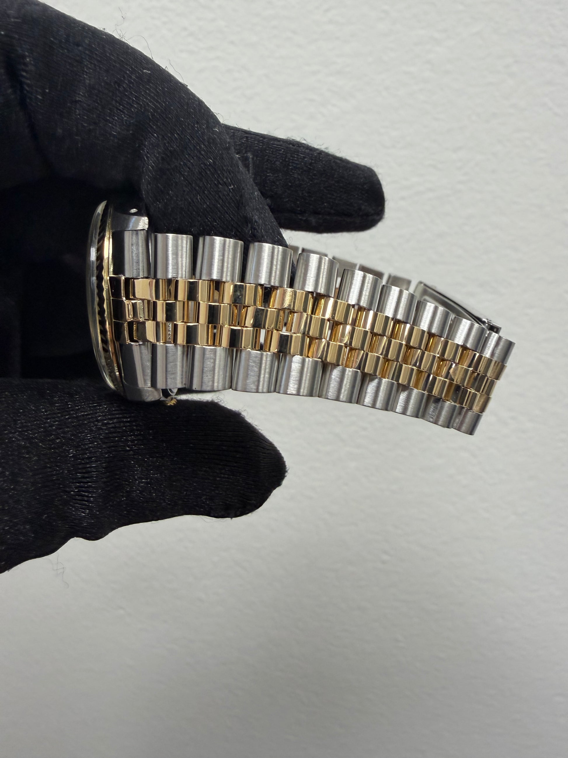 Rolex Datejust Champagne Linen Dial on D Link Jubilee Ref. 16013 1985 — view 4