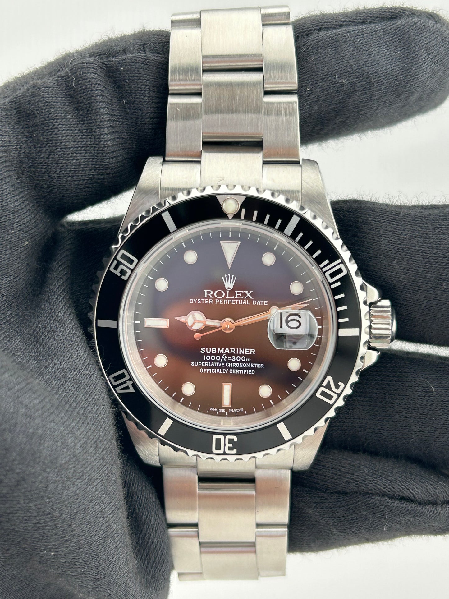 Rolex Submariner Date Black Dial on Oyster Ref. 16610 Papers 2002 — view 2