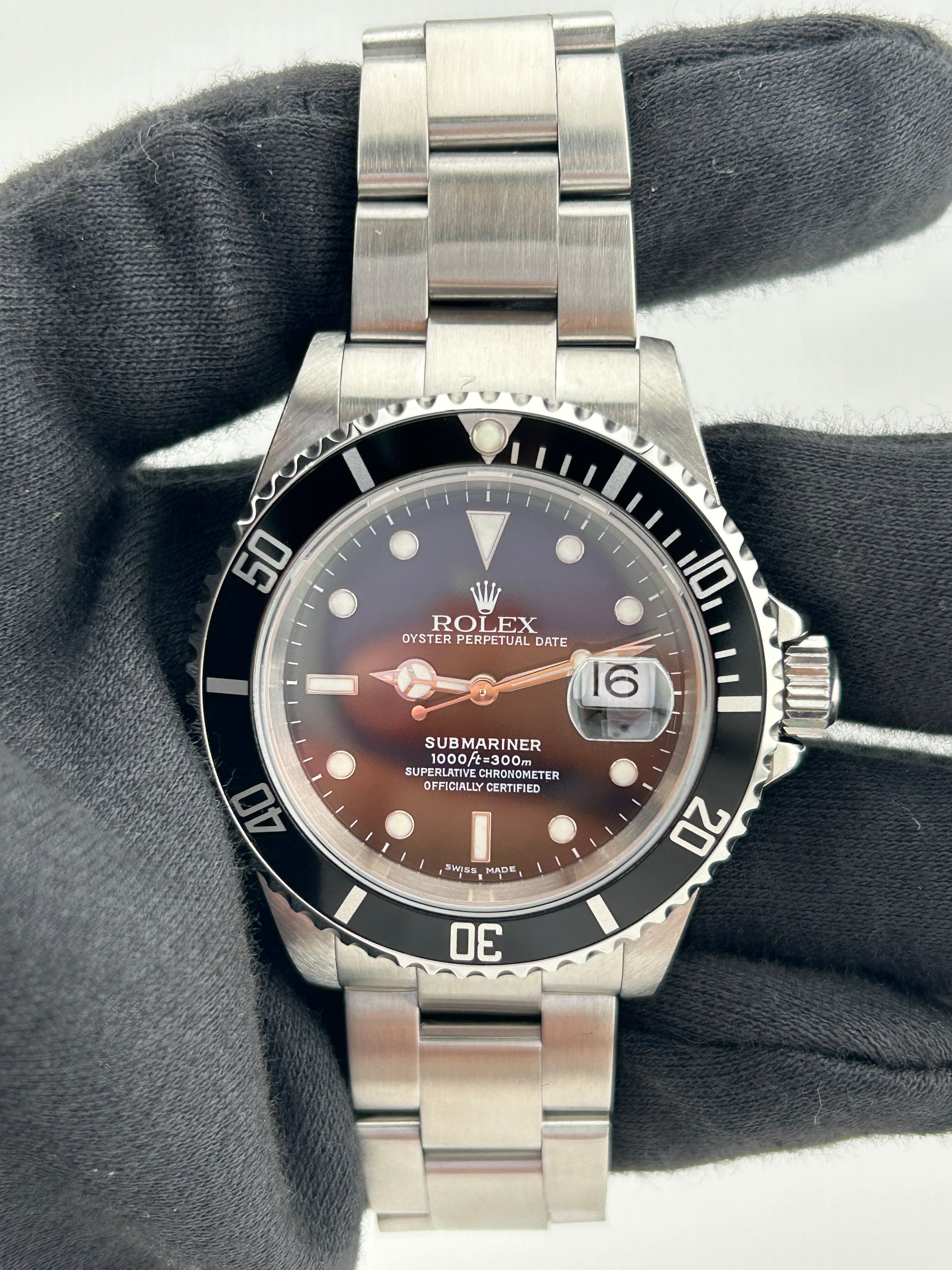 Rolex Submariner Date Black Dial on Oyster Ref. 16610 Papers 2002 — view 2