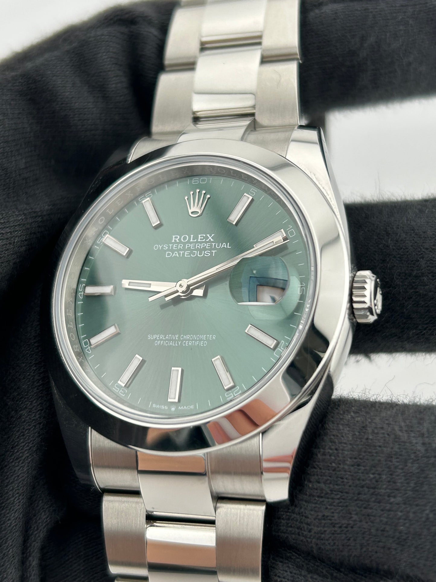Rolex Datejust 41 Mint Green Index Dial on Jubilee Ref. 126300 Card 2025 — view 3