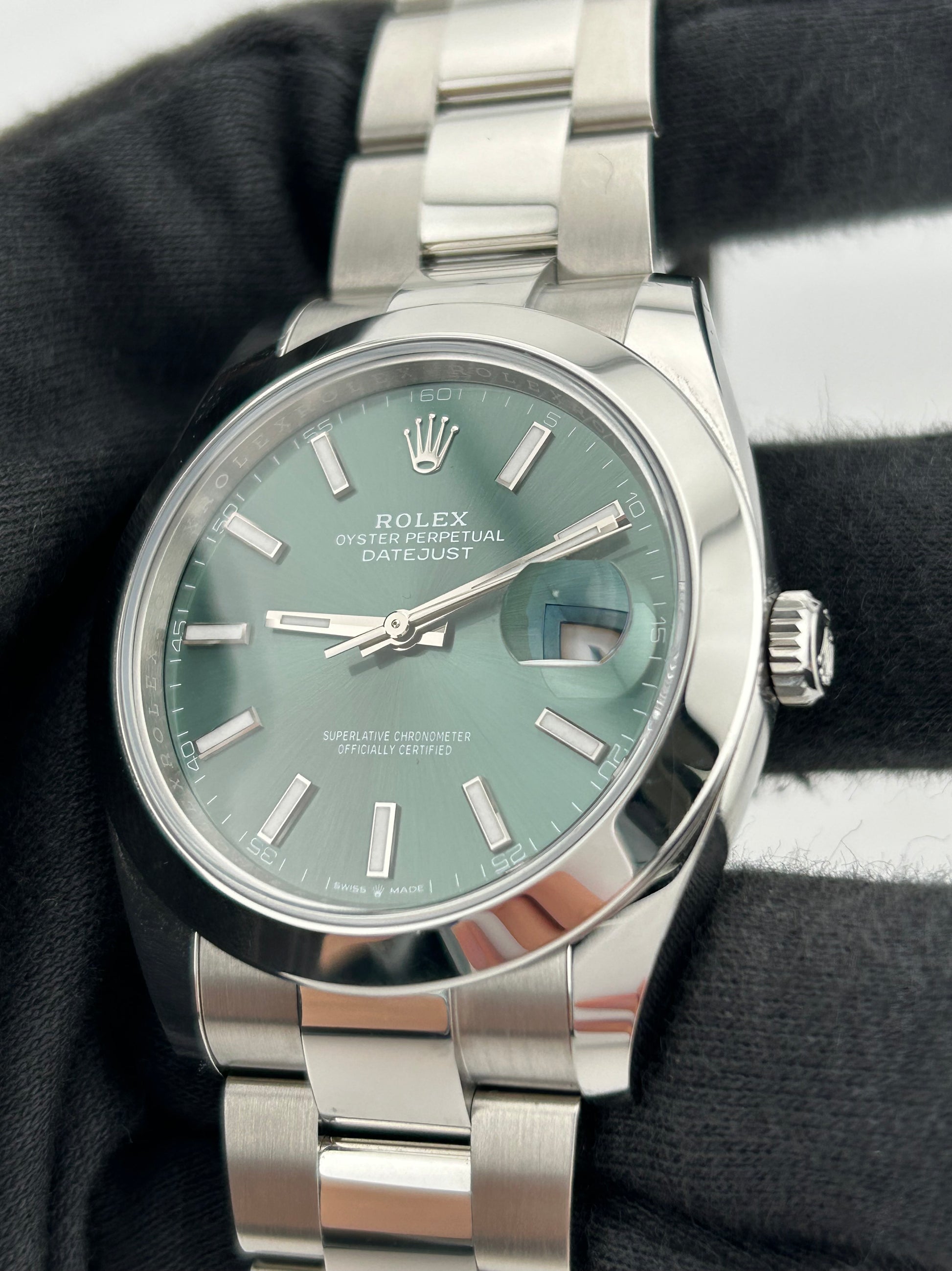 Rolex Datejust 41 Mint Green Index Dial on Jubilee Ref. 126300 Card 2025 — view 3