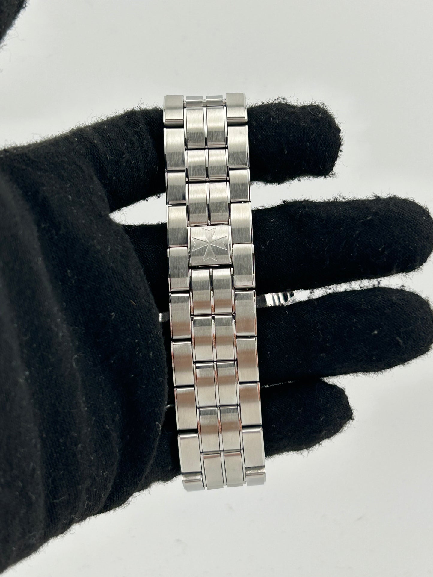 Vacheron Constantin Royal Eagle Gray Arabic Numerals Dial on Stainless Steel Bracelet Ref. 49145 with Box — view 4