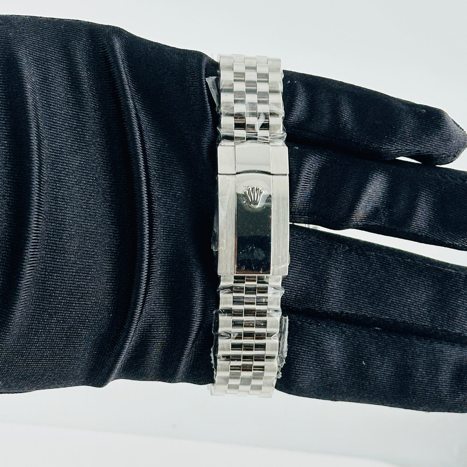 Rolex Datejust White Roman Dial on Jubilee Ref. 126300 Card 2022 — view 3