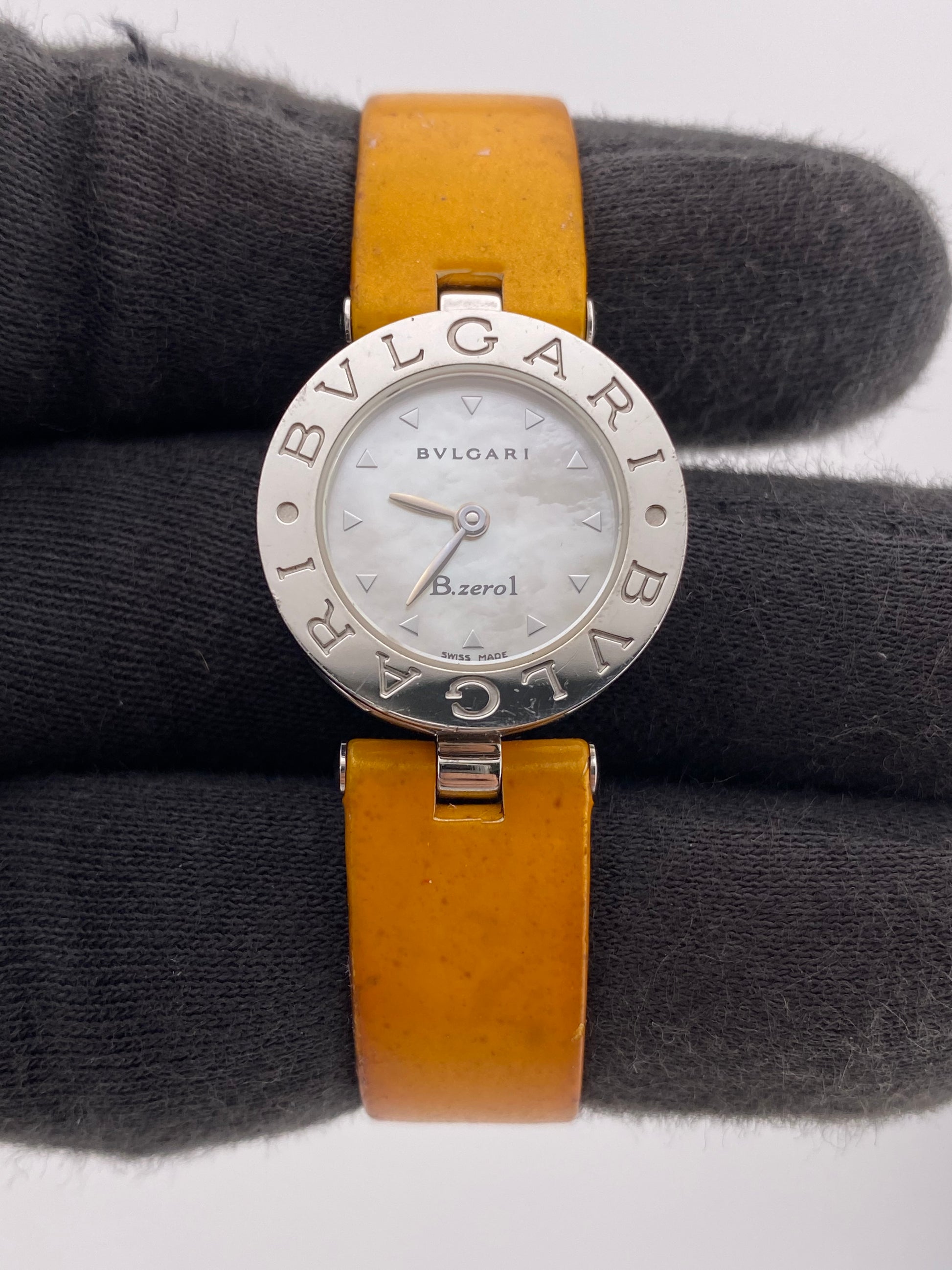 Bvlgari B.zero1 White Mop Dial on Leather Ref. BZ 22 S — view 2