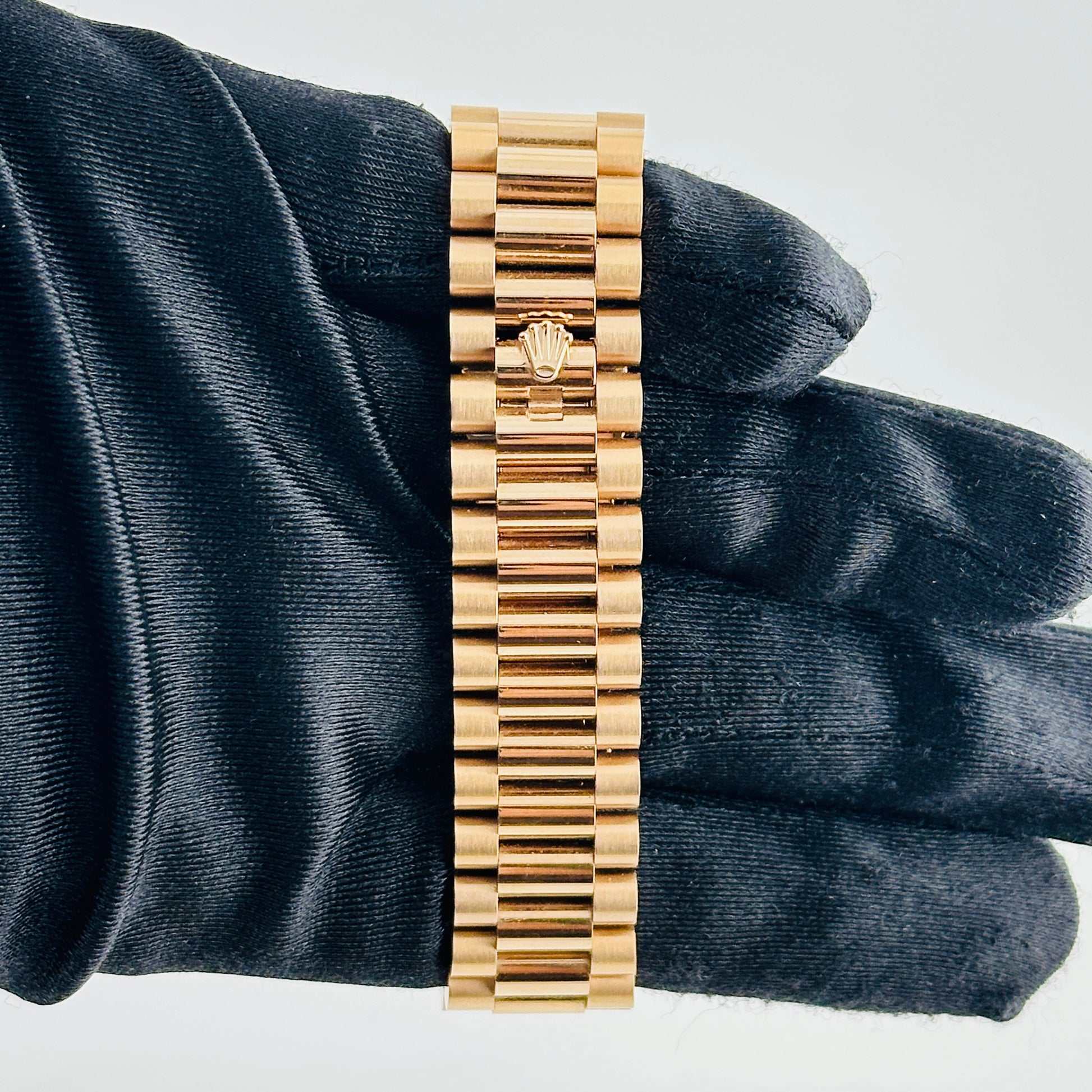 Rolex Day-Date 40 Chocolate Bevelled Roman Dial on President Ref. 228235 Complete 2024 — view 4