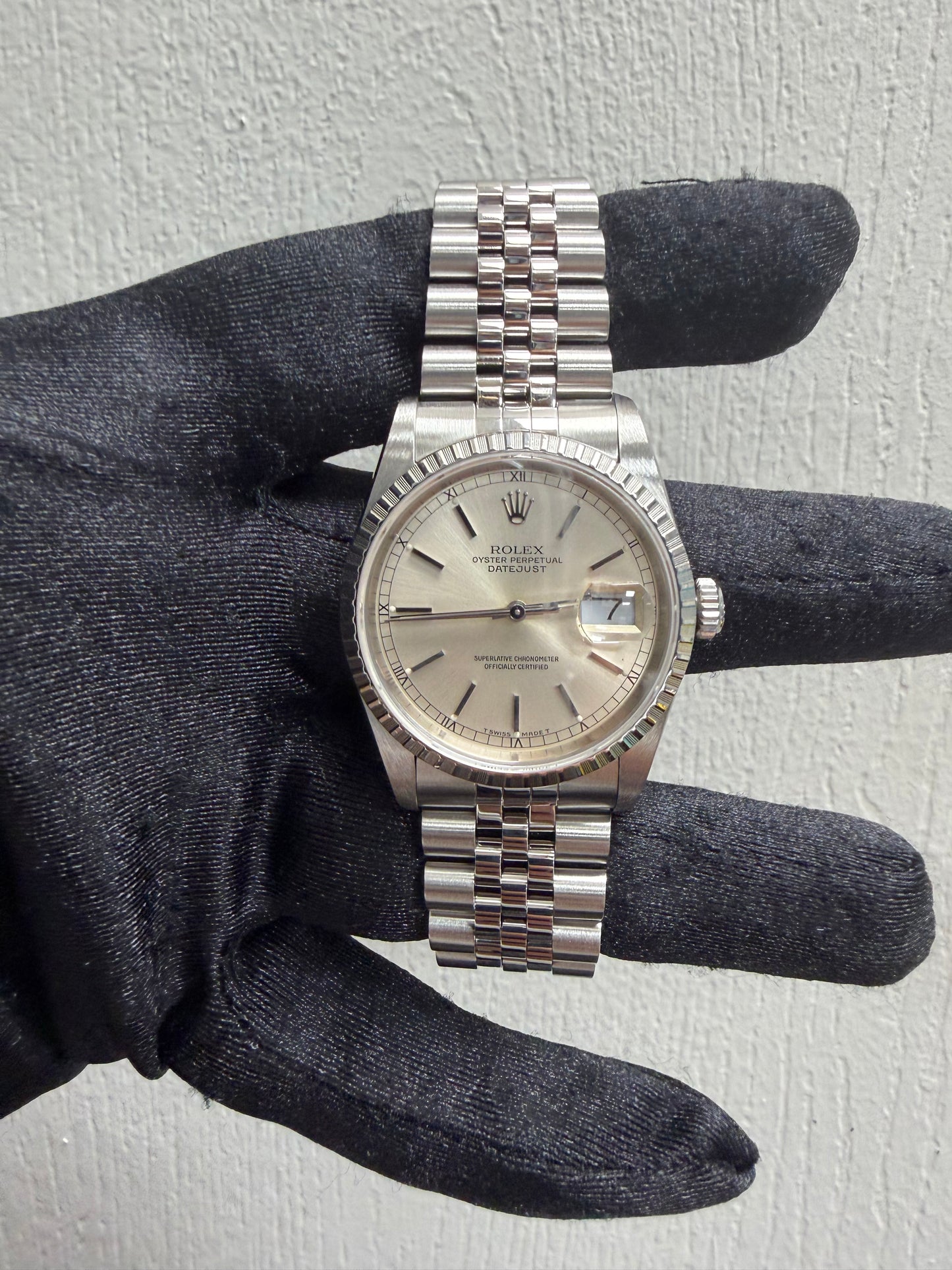Rolex Datejust Silver Stick Dial on Jubilee Ref. 16220 1988 — view 2