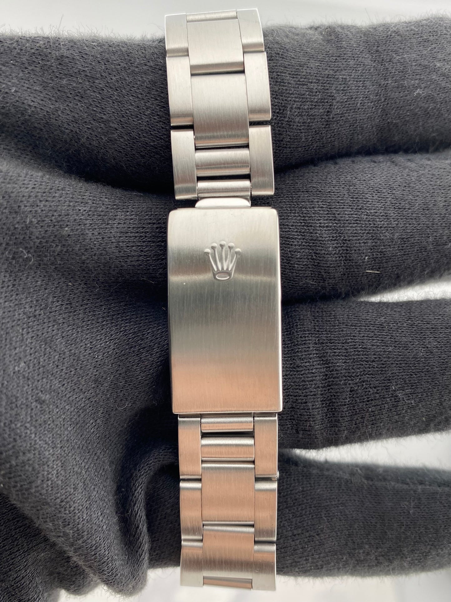 Rolex Air-King Silver Dial on Oyster Bracelet Ref. 14000M 2002 — view 4