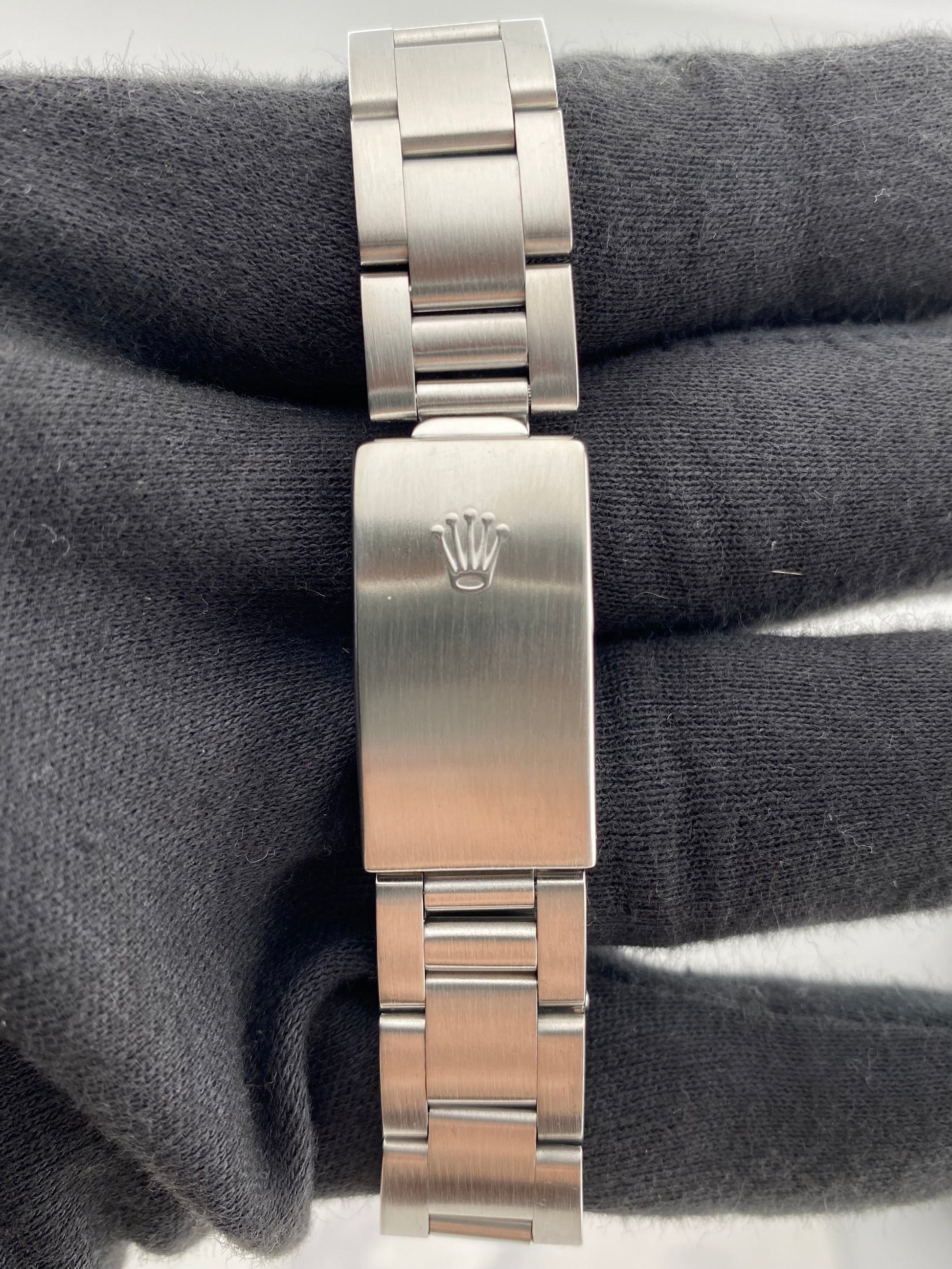 Rolex Air-King Silver Dial on Oyster Bracelet Ref. 14000M 2002 — view 4