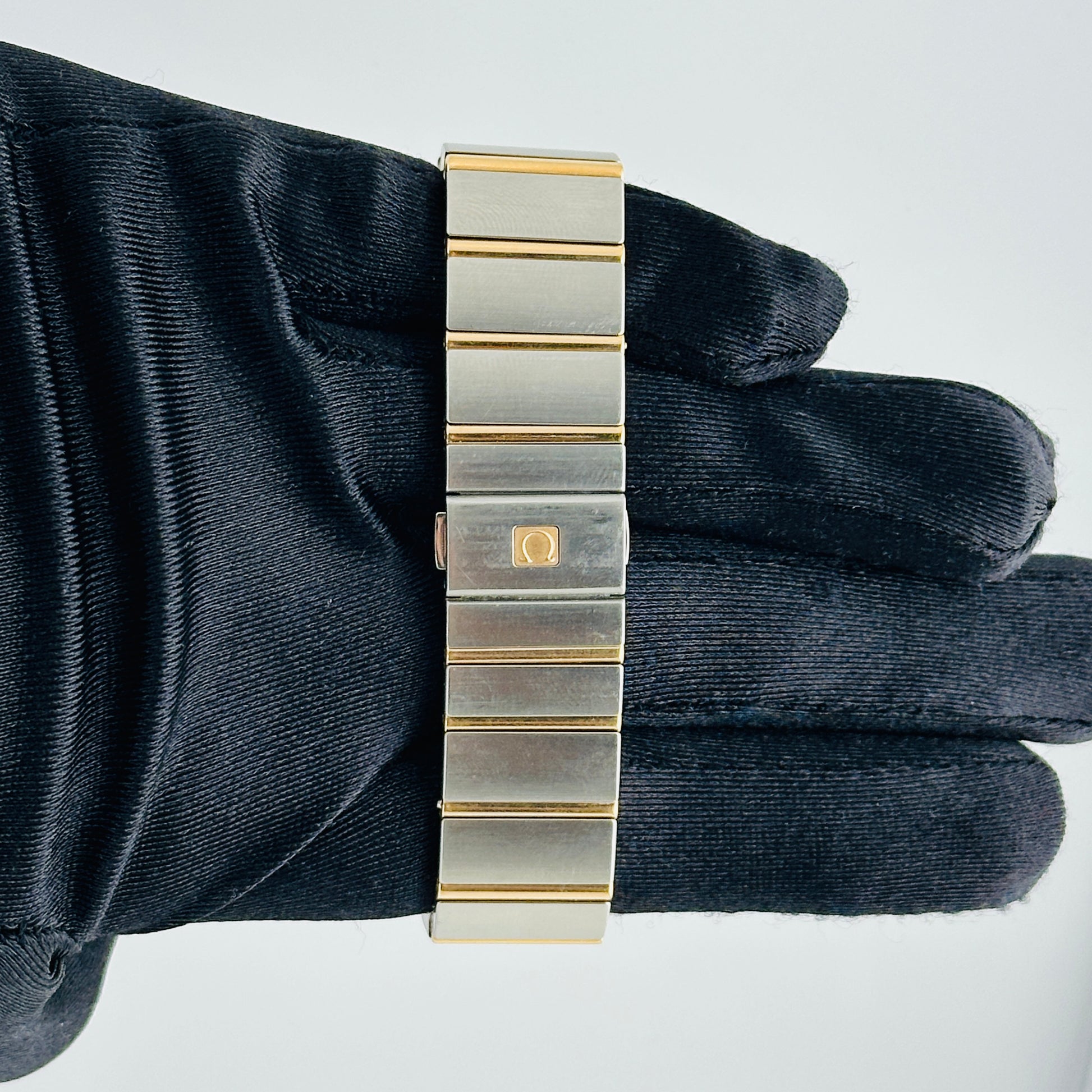 Omega Constellation Black Dial Ref. 123.20.35.20.01.001 — view 2