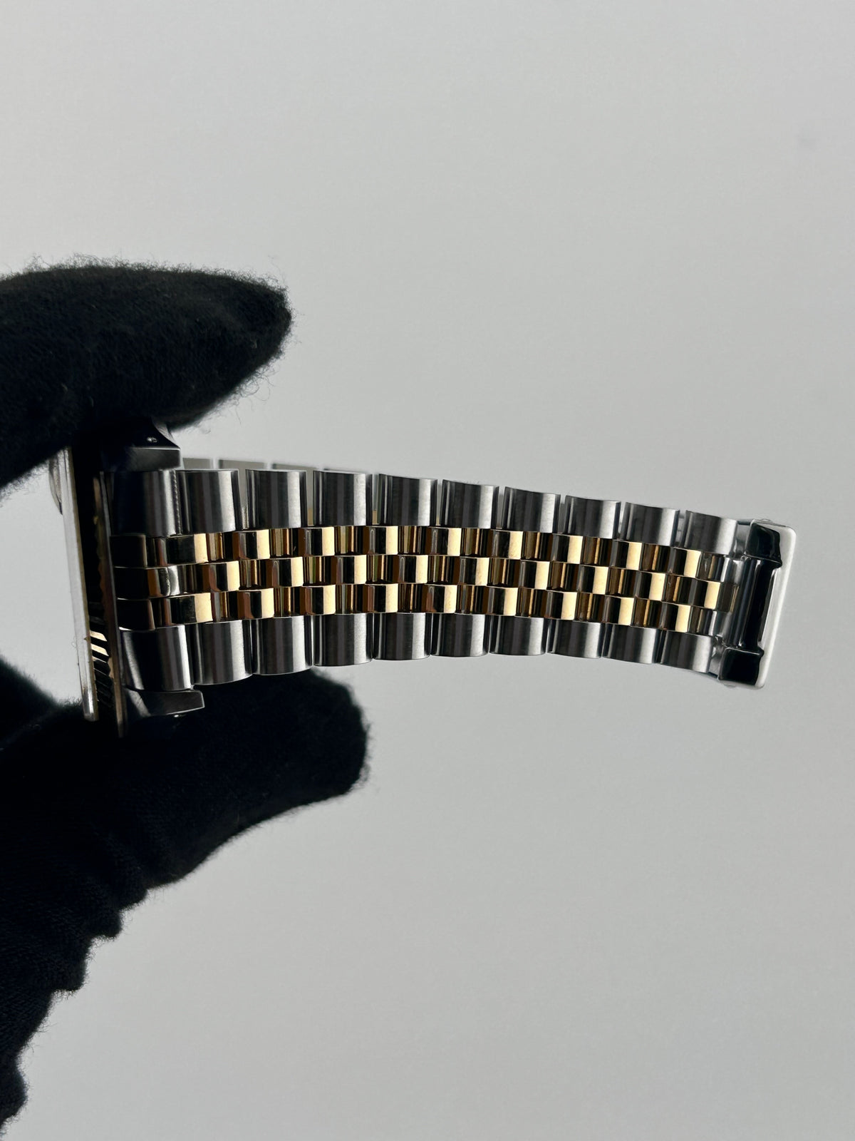 Rolex Datejust 36 Champagne Stick Dial on Jubilee Ref. 16233 Papers 1989 — view 4